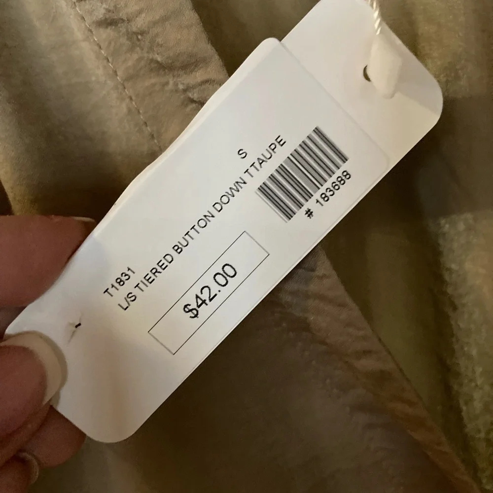 Glam Long Sleeve Tiered Button Down Taupe Small - Picture 3 of 5